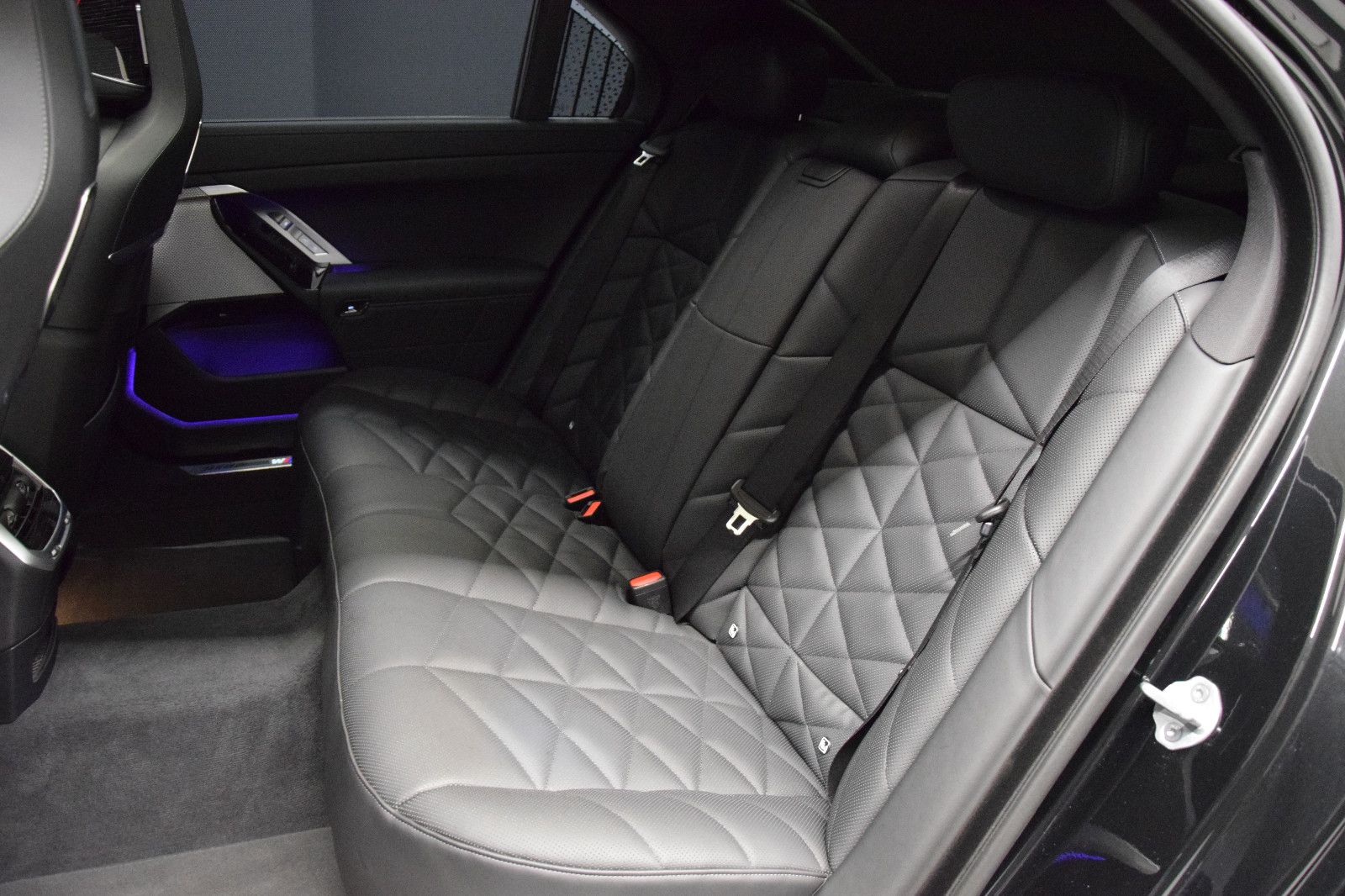 Fahrzeugabbildung BMW 740 d xDrive M Sport Pano Memory B&W Soft-Close