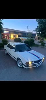 BMW 735. SPORTFAHRWERK. KLIMA  - BMW 735: Von Privat
