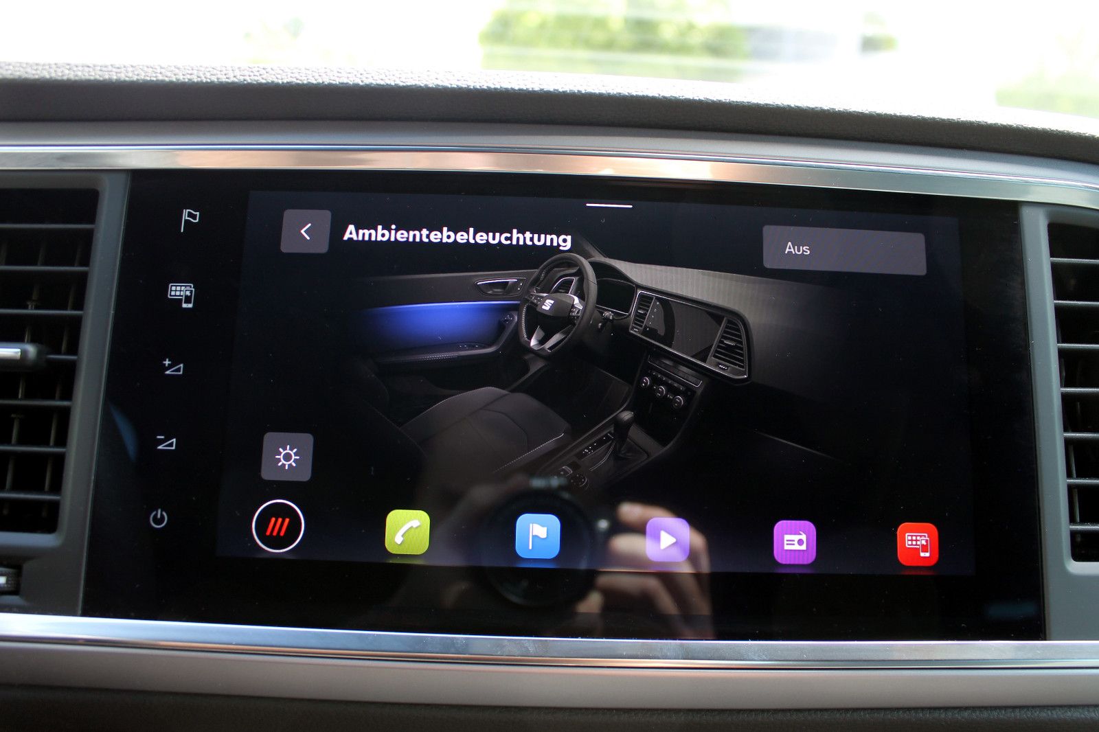 Fahrzeugabbildung SEAT Ateca 1.5 TSI DSG FR-Line ACC LED NAVI KAM PDC