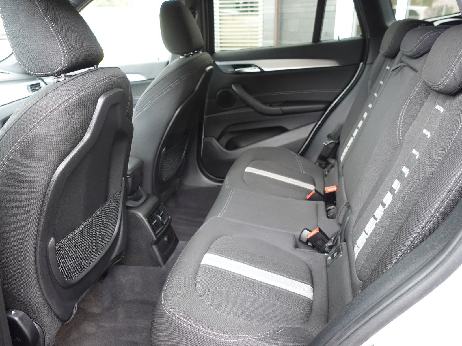 Fahrzeugabbildung BMW X1 xDrive20i A Sport Line
