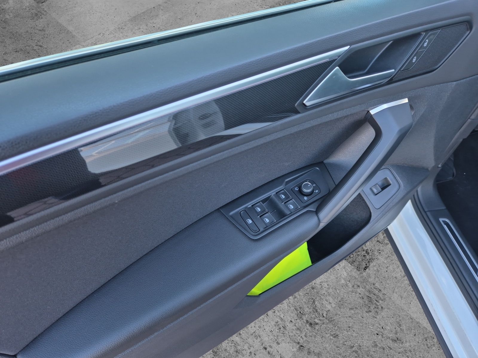 Fahrzeugabbildung Volkswagen Tiguan TDI Elegance DSG 4M Matrix AID Pano ACC P