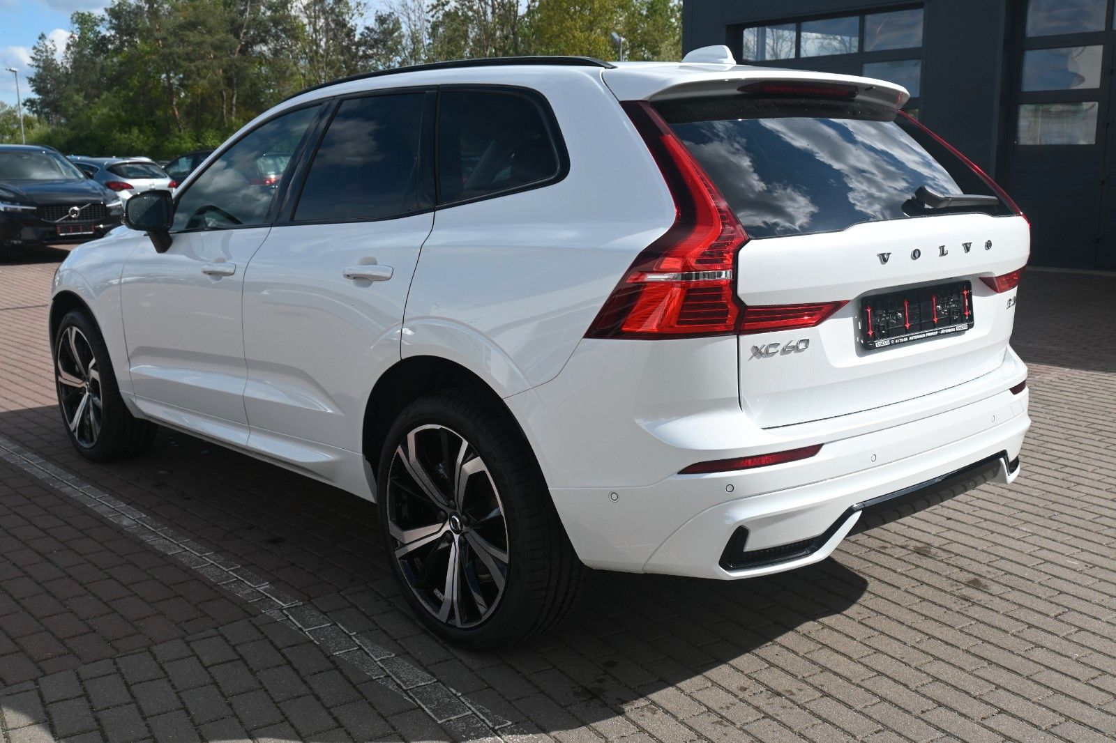 Fahrzeugabbildung Volvo XC60 B4 D AWD Ultimate Dark*STDHZG*360°*LUFT*ACC