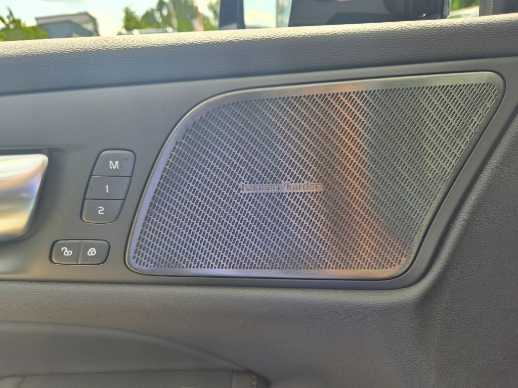 Fahrzeugabbildung Volvo V60 T6 AWD Plus Dark+Lagom-Pak+Licht-Pak+SOFORT
