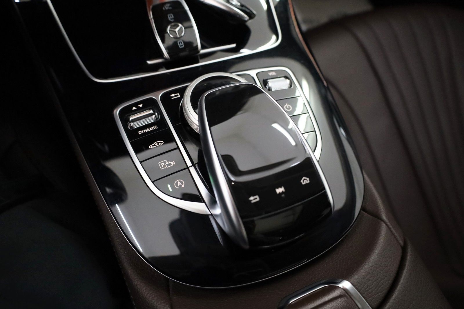 Fahrzeugabbildung Mercedes-Benz CLS 350 d 4Matic,AMG line,Navi,Kamera,HUD,ACC,SD