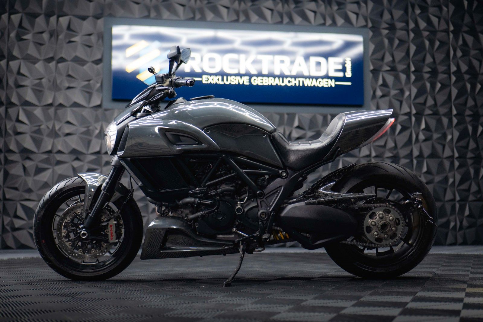 Fahrzeugabbildung Ducati Ducati Diavel 1200 Carbon Testastretta 11°