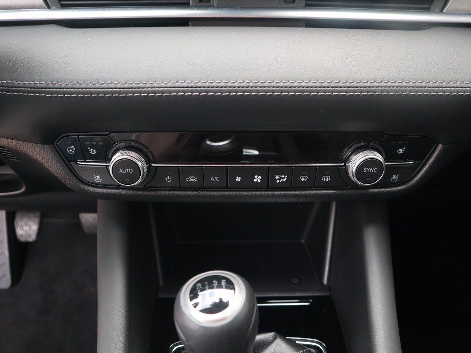 Fahrzeugabbildung Mazda 6 L Exclusive-Line G-165 LEDER-S NAVI el.Sitzv.