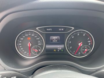 Mercedes B 220 - 12