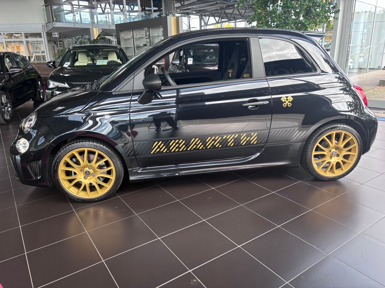 Fahrzeugabbildung Abarth 695 75 Anniversario NAVI ALU Beats