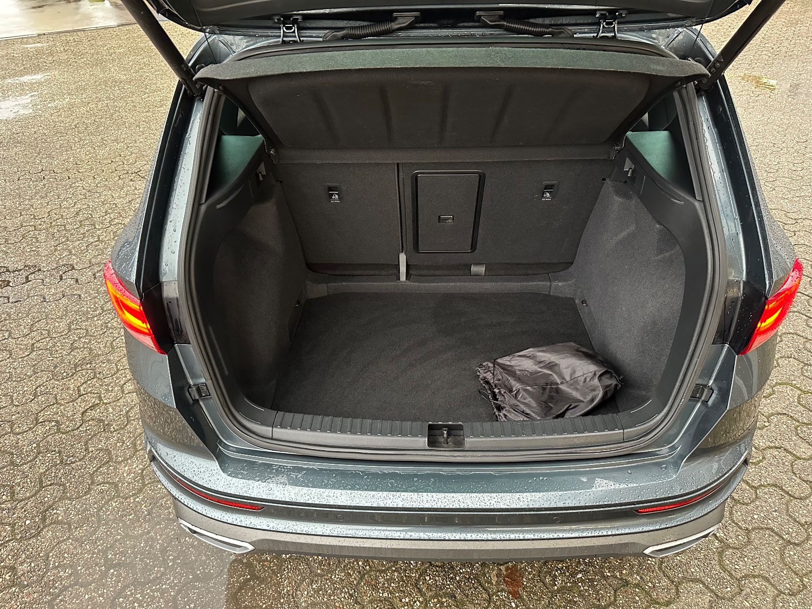 Fahrzeugabbildung SEAT Ateca 2.0 TDI FR DSG AHK/Navi/Dinamica/Beats