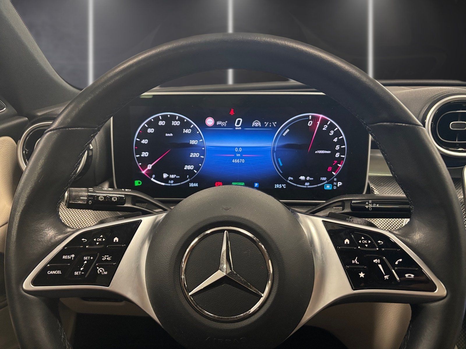 Fahrzeugabbildung Mercedes-Benz C 300 e T*DISTRONIC*HuD*Burmester*Pano-Dach*LED*