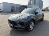 Porsche MACAN, DEUTSCHES FAHRZEUG, PANO, LUFTFEDER - Porsche Macan in Braunschweig