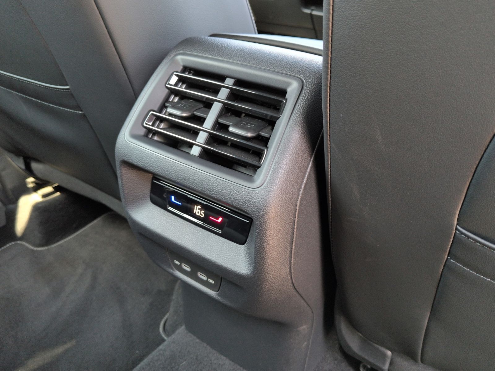 Tiguan R-Line 1.5 eTSI DSG NAVI+LED+SHZ+