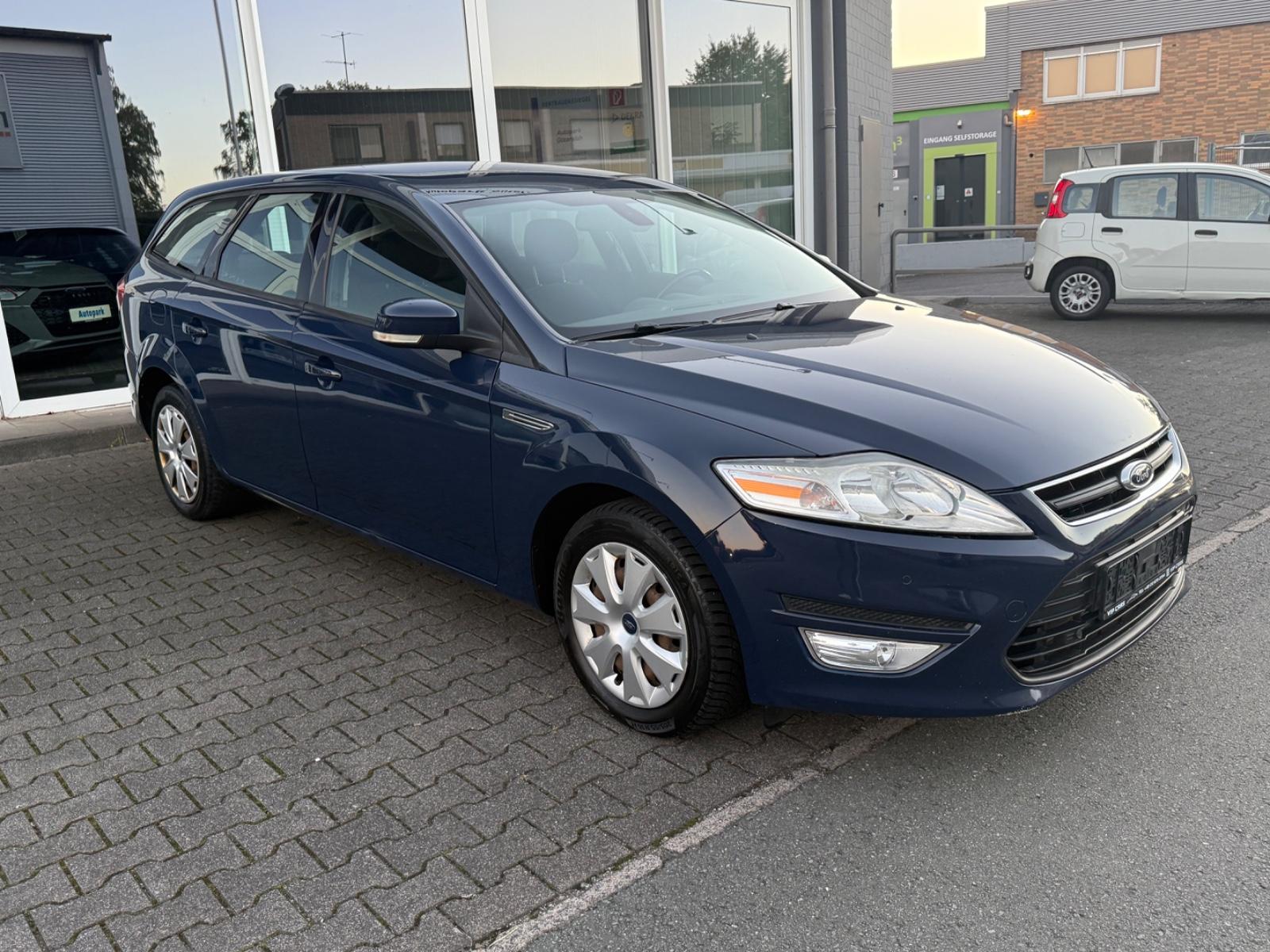 Ford Mondeo 2011 — interior