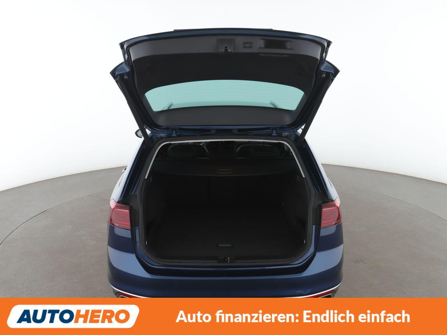 Volkswagen Passat 2.0 TSI Elegance Aut.*NAVI*PDC*SHZ*