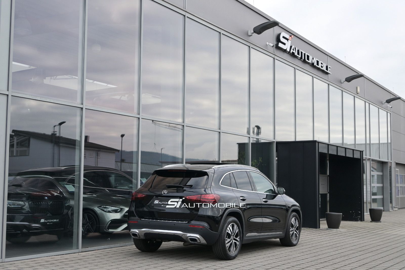 Fahrzeugabbildung Mercedes-Benz GLA 180 d DCT Progressive °ACC°PANO°MEMO°KEYLESS