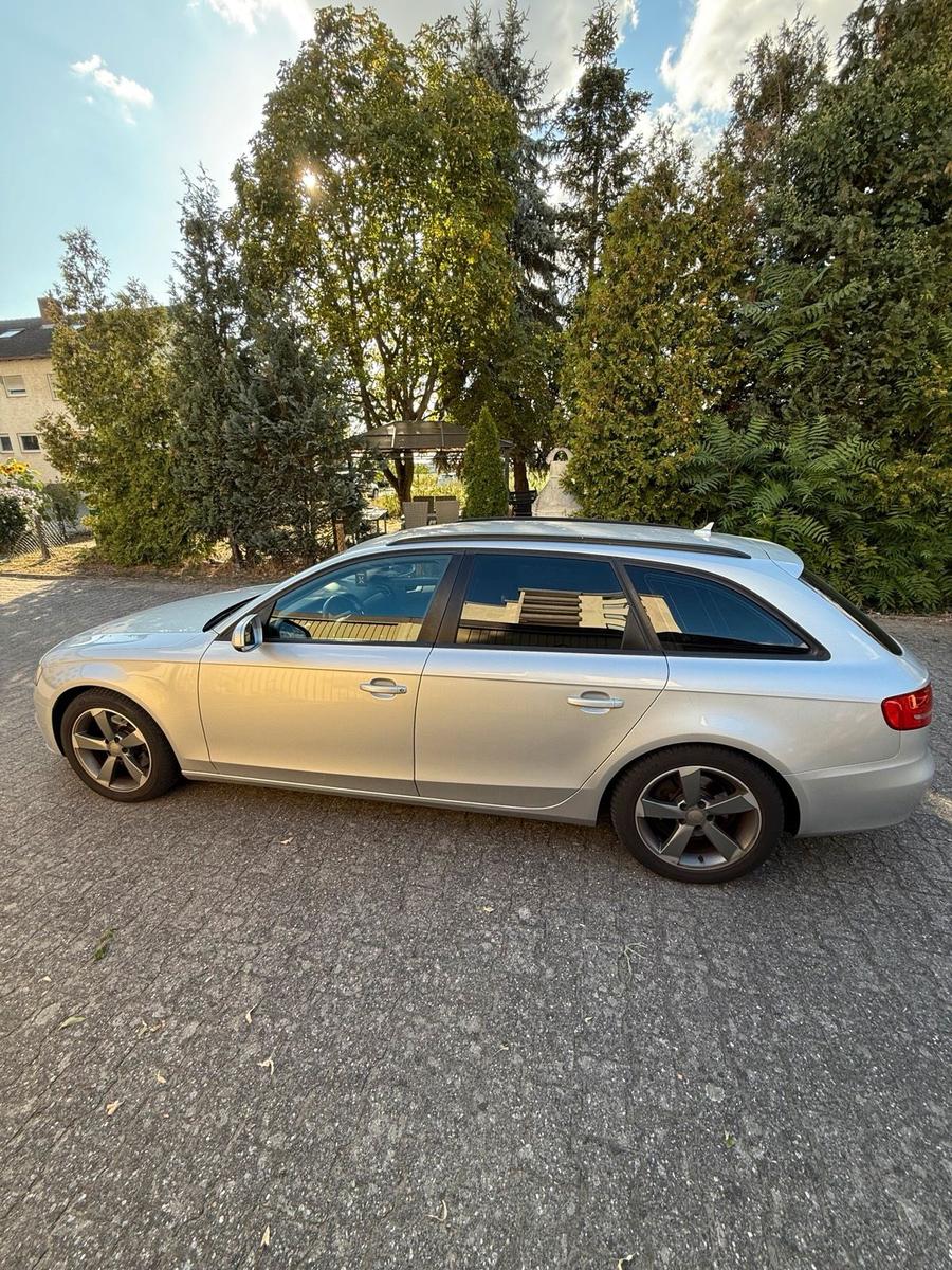 Audi A4 2010 — photo 10