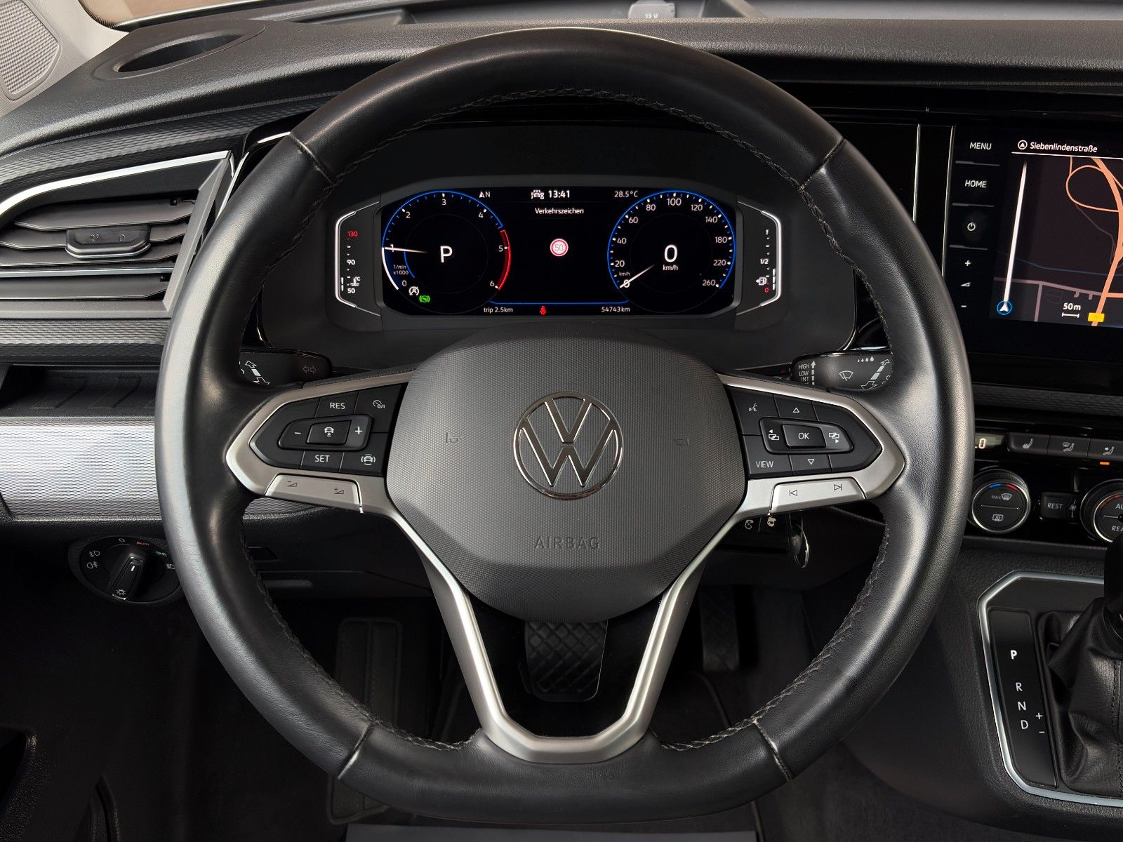 Fahrzeugabbildung Volkswagen T6.1 Multivan Highline Alcan. CAM ACC SHZ 3-Z KL