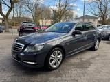 Mercedes-Benz E 220 CDI Avantgarde Automatik 1.Hand+Tüv Neu.. - Mercedes-Benz E 220 mit Diesel-Antrieb: Grau, Limousine