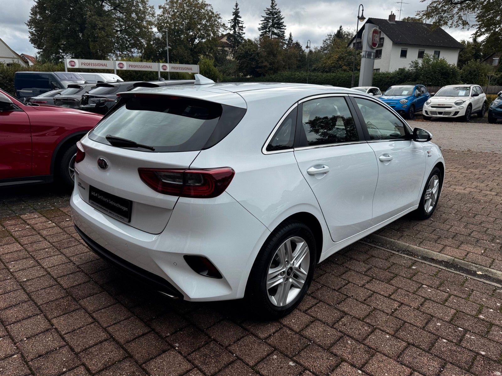 Fahrzeugabbildung Kia CEED 1.5T VIS KOMF NAV KAMERA SITZHEIZUNG 160PS