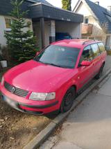 Volkswagen Roter Klassiker sucht neuen Fahrer - Volkswagen Passat aus 1999: Kombi