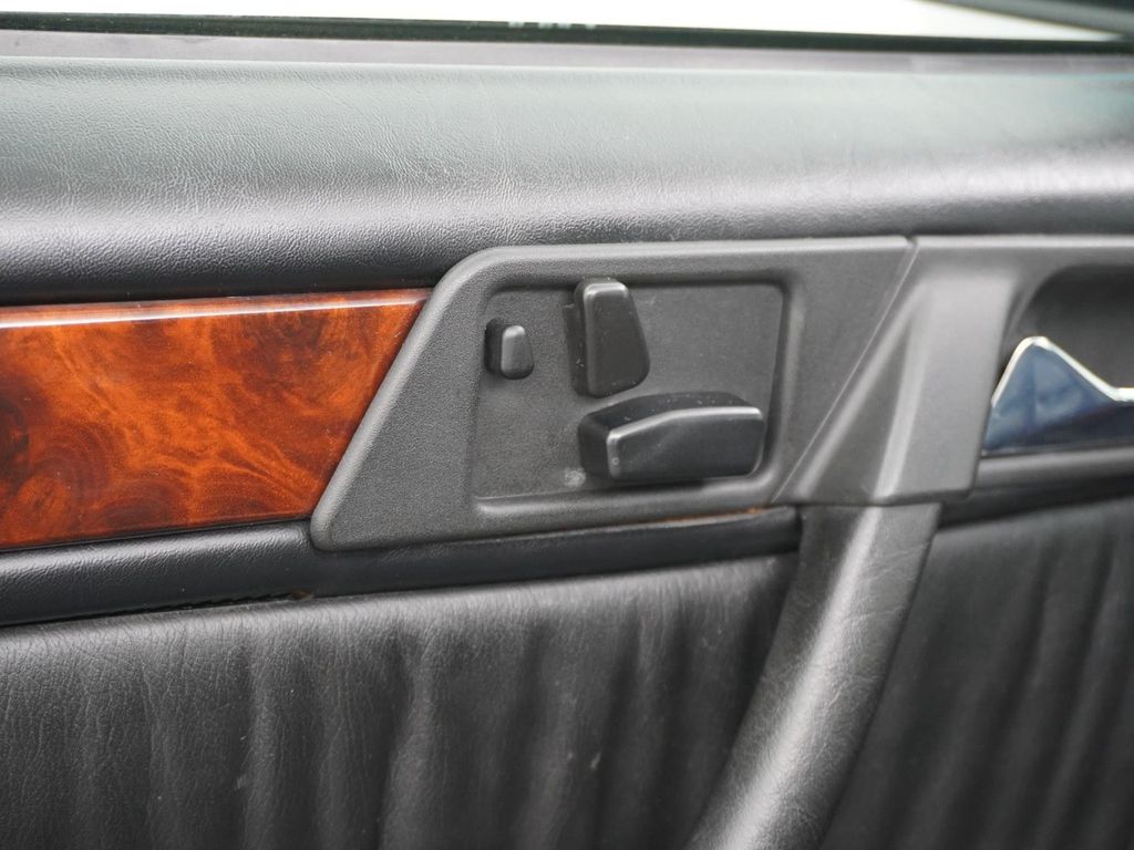 Mercedes-Benz E 500 E500 500E Schiebedach Becker navi Leder Cr