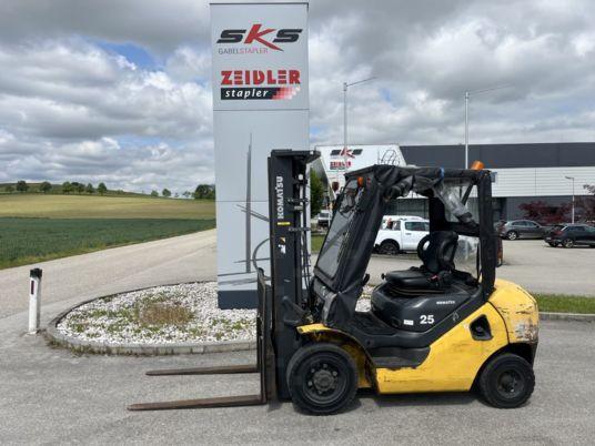 Komatsu FD25T-17