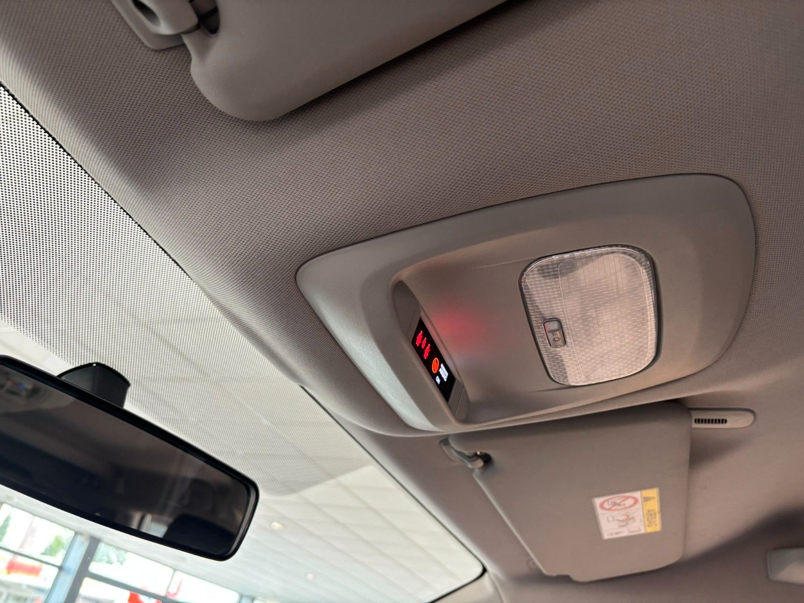 Fahrzeugabbildung Opel Vivaro Kombi M 1.5D 6-SITZER/AHK/PDC/SOLARPROTEC