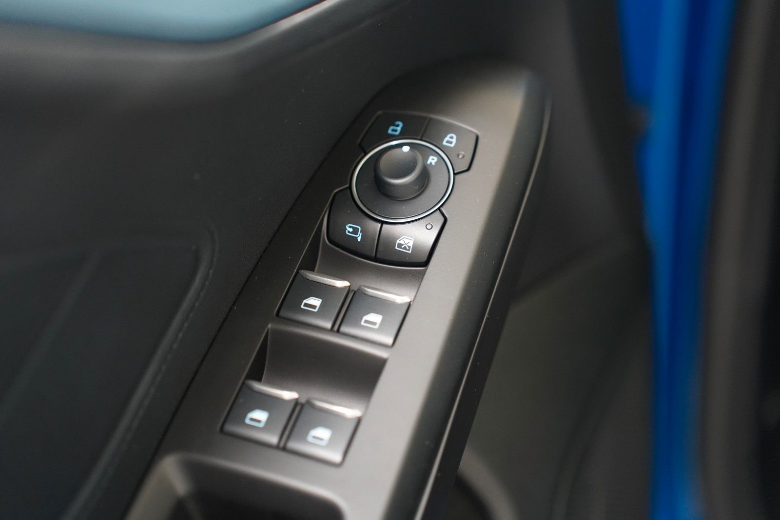 Fahrzeugabbildung Ford Focus Active X*PANO*ACC*RFK*WINTER-P.*ALLWETTER