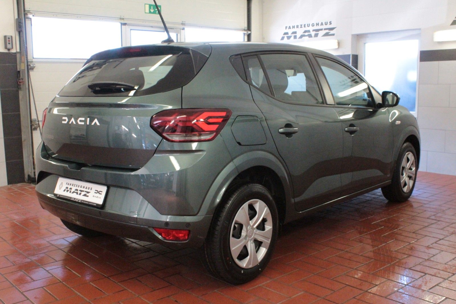Fahrzeugabbildung Dacia Sandero TCe 100  ECO G Expression*Winterpaket*