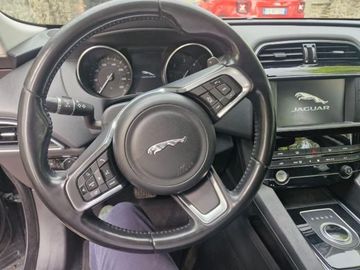 Jaguar F-Pace - 7
