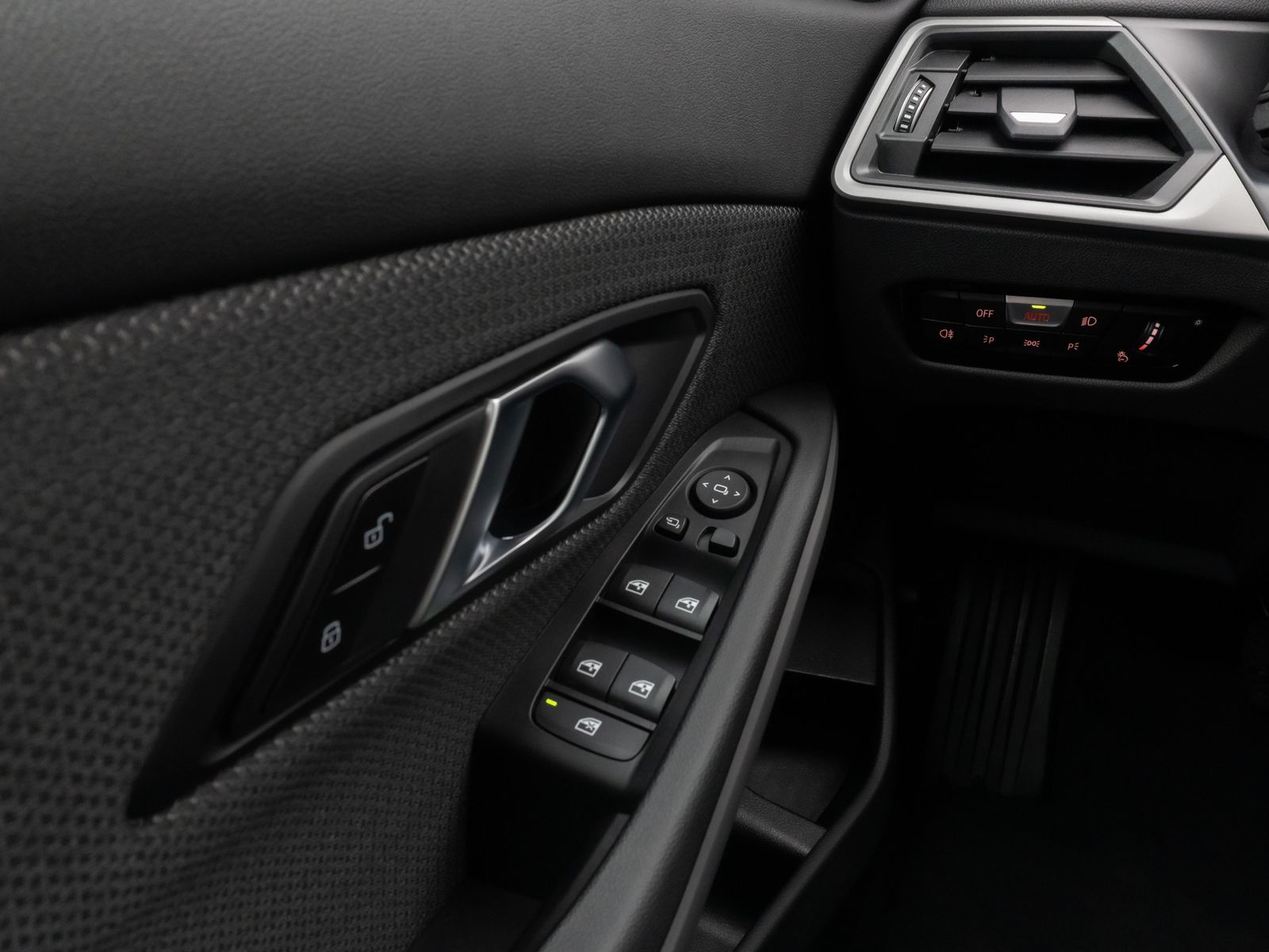 Fahrzeugabbildung BMW 318i HUD DAB CockPitPro PDC Geschwindigkeitsreg