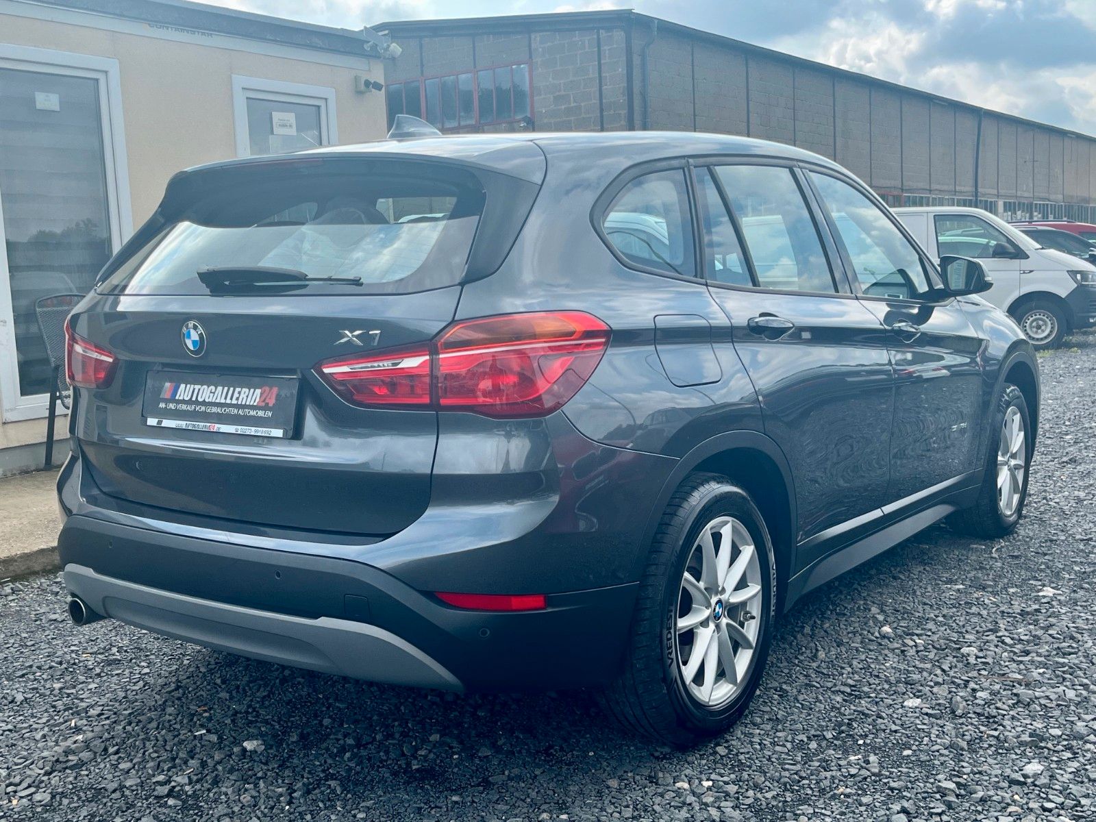 Fahrzeugabbildung BMW X1 sDrive18d Advantage Navi Tempomat SPORTSITZE