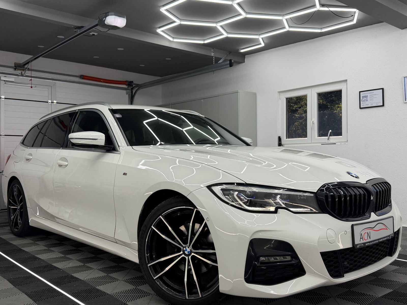 Fahrzeugabbildung BMW 320 d M SPORT/LIVE COCKPIT/MEMORY/HuD/AHK/LASER