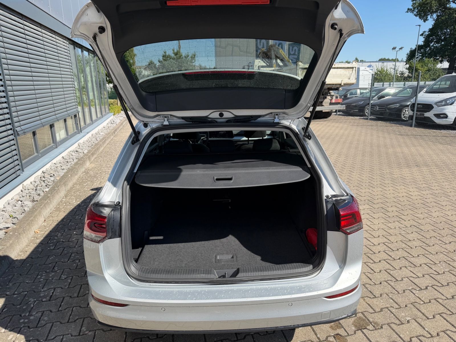 Fahrzeugabbildung Volkswagen Golf VIII Life Variant Navi