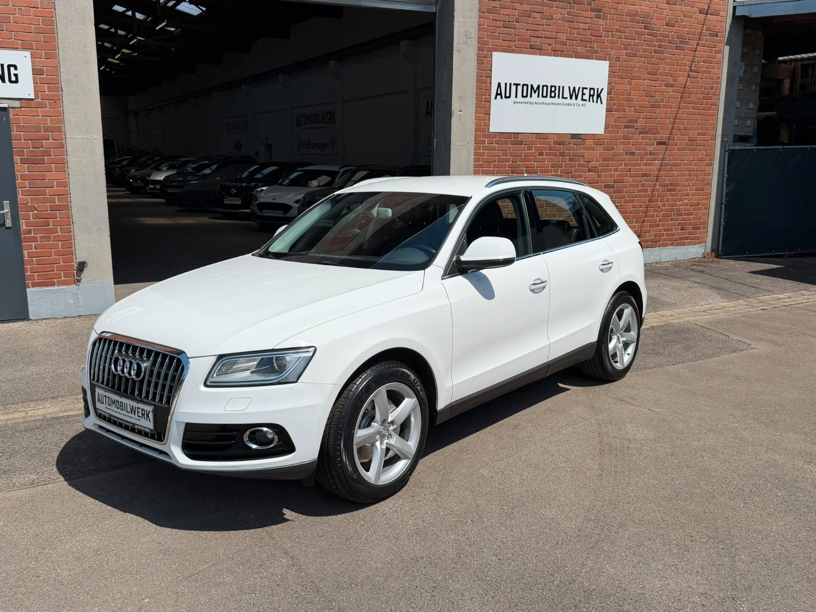 AUDI Q5 2.0 TDI Design*Leder*Xenon*19"Alu*Ab.-AHK*PDC
