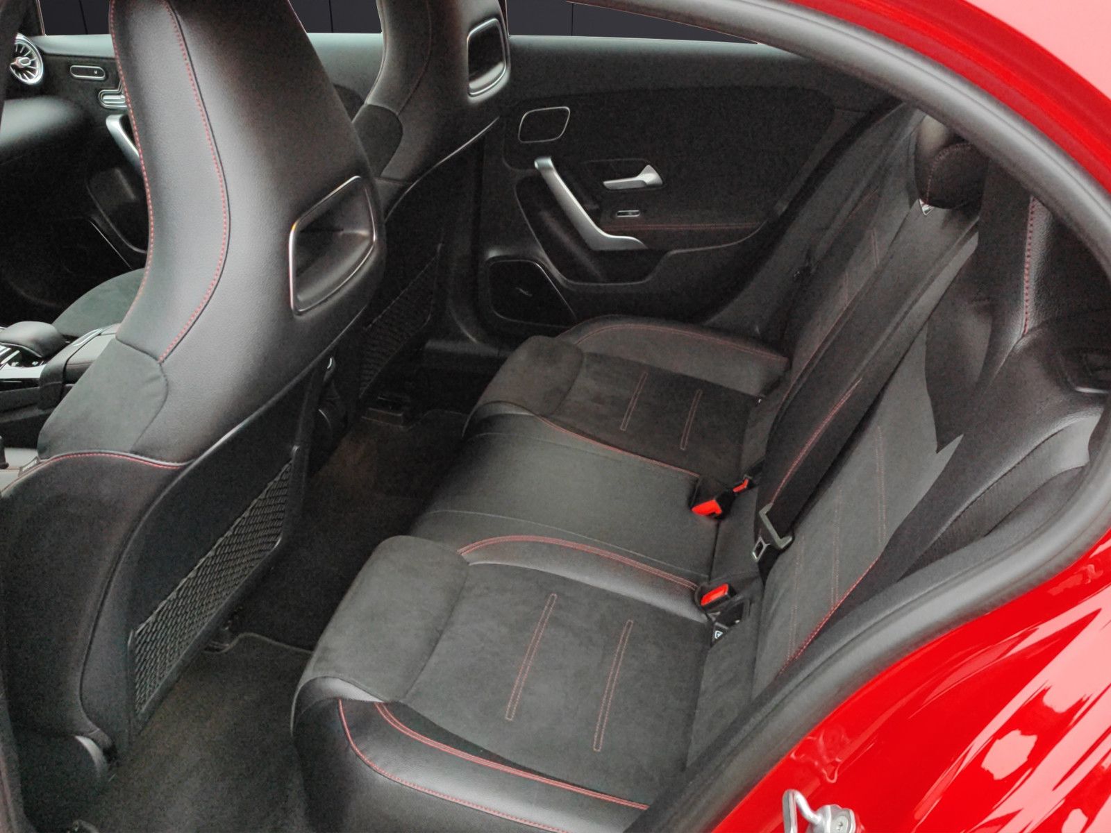 Fahrzeugabbildung Mercedes-Benz A 35 AMG 4Matic*Night*Pano*360°Cam*Burmester