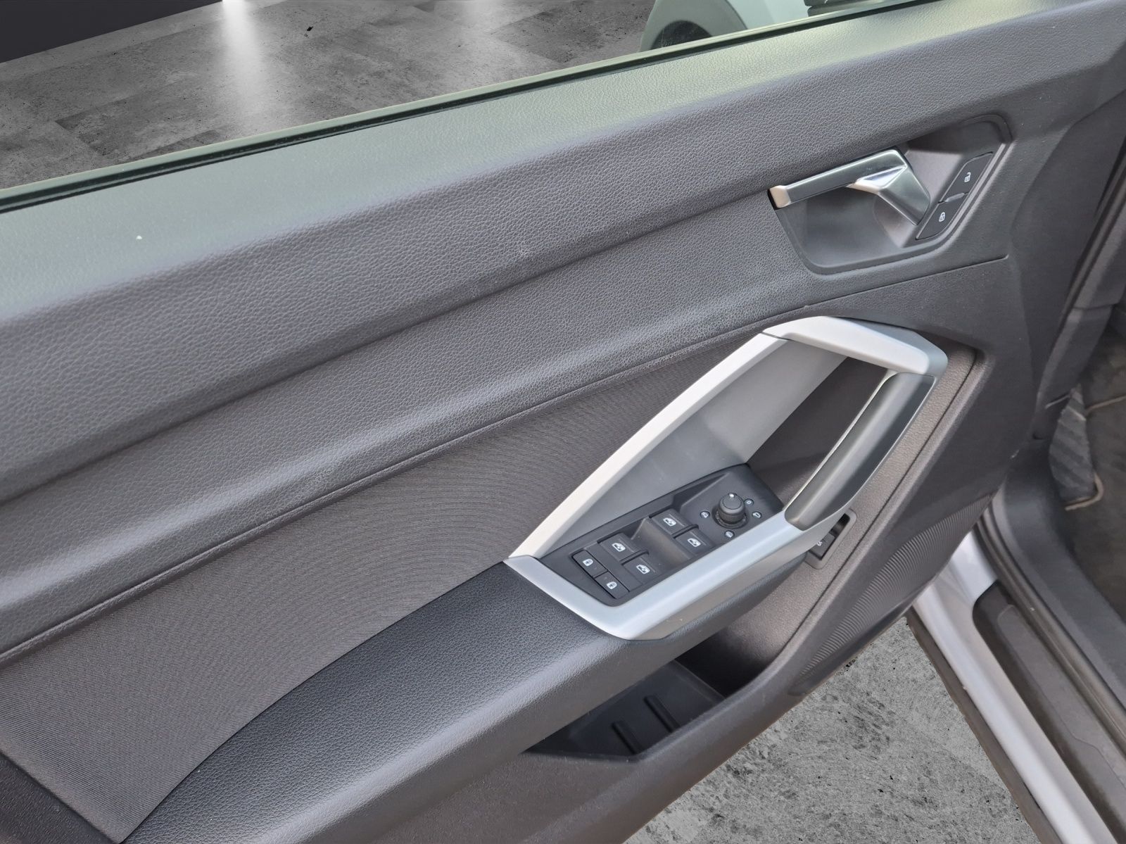 Fahrzeugabbildung Audi Q3 40 TFSI quattro S-tronic Standhzg. Matrix Nav