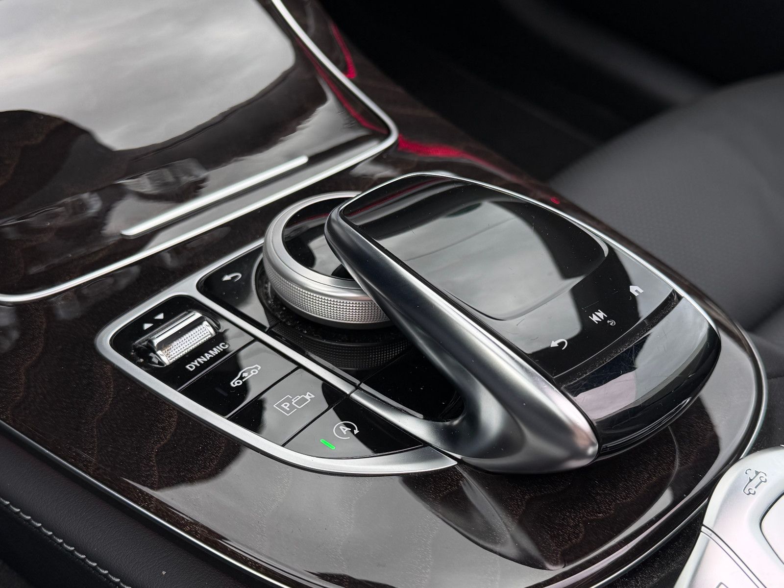 Fahrzeugabbildung Mercedes-Benz E 450 Cabrio AMG/BURMESTER/HUD/AMBIENTE/MASSAGE/