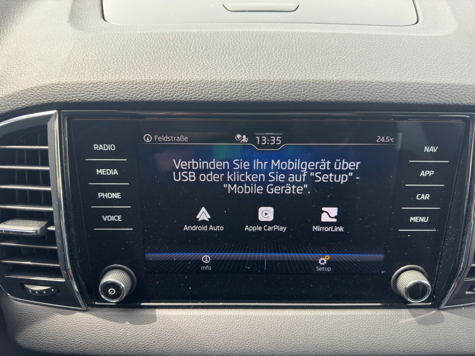Fahrzeugabbildung SKODA Karoq Clever 4x4 TDI DSG*AHK*StHz**Pano*eHeck