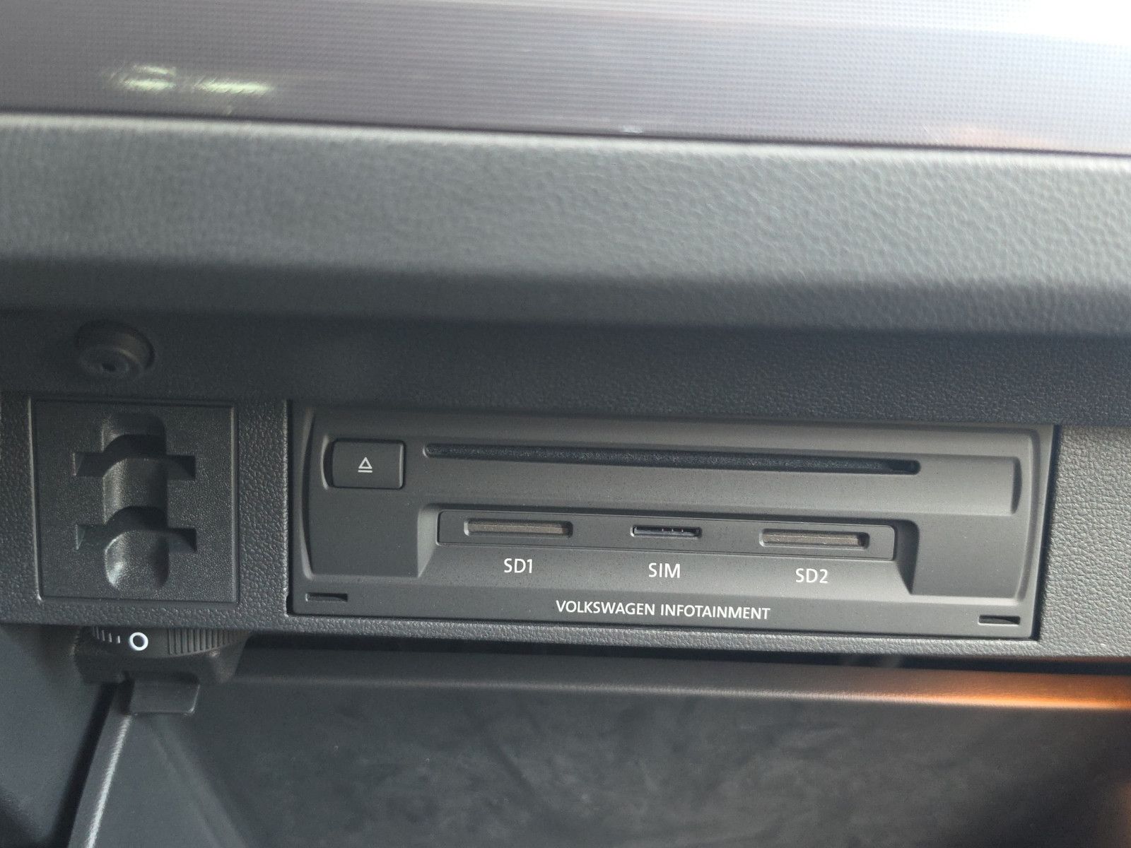Fahrzeugabbildung Volkswagen Tiguan  R-LINE HiGHLiNE  4MOTION PANORAMA DACH