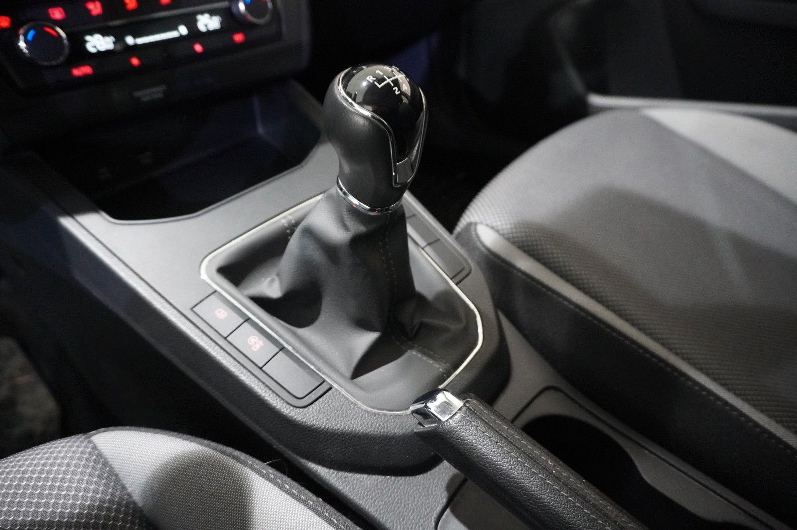 Fahrzeugabbildung SEAT Ibiza 1.0 MPI STYLE 5-TÜR NAVI/PDC/TEMP./NEBEL