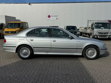 BMW 523 - 8