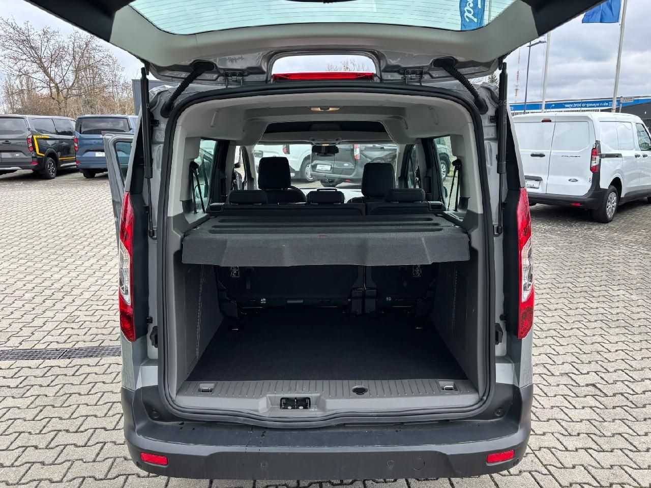 Fahrzeugabbildung Ford Tourneo Connect Kfz-St: 274€, 8566 BUT00172