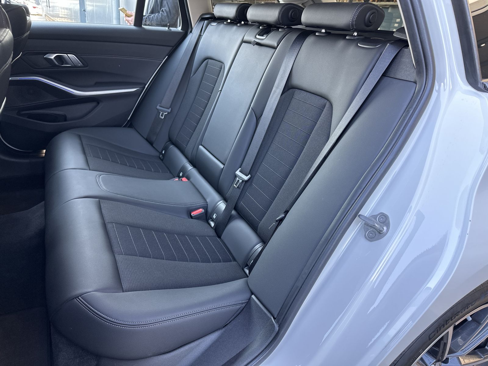 Fahrzeugabbildung BMW 320d Touring Sport-Line NAV+LED+HIFI+KAMERA+18ZO