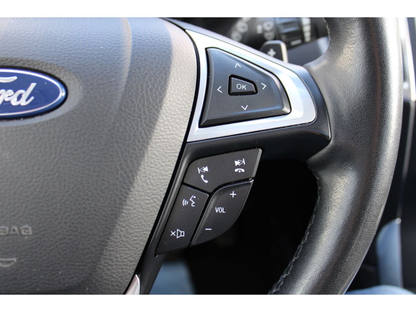 Fahrzeugabbildung Ford Galaxy Titanium 7 Sitze AHK Navi Pano GRA GJR PD