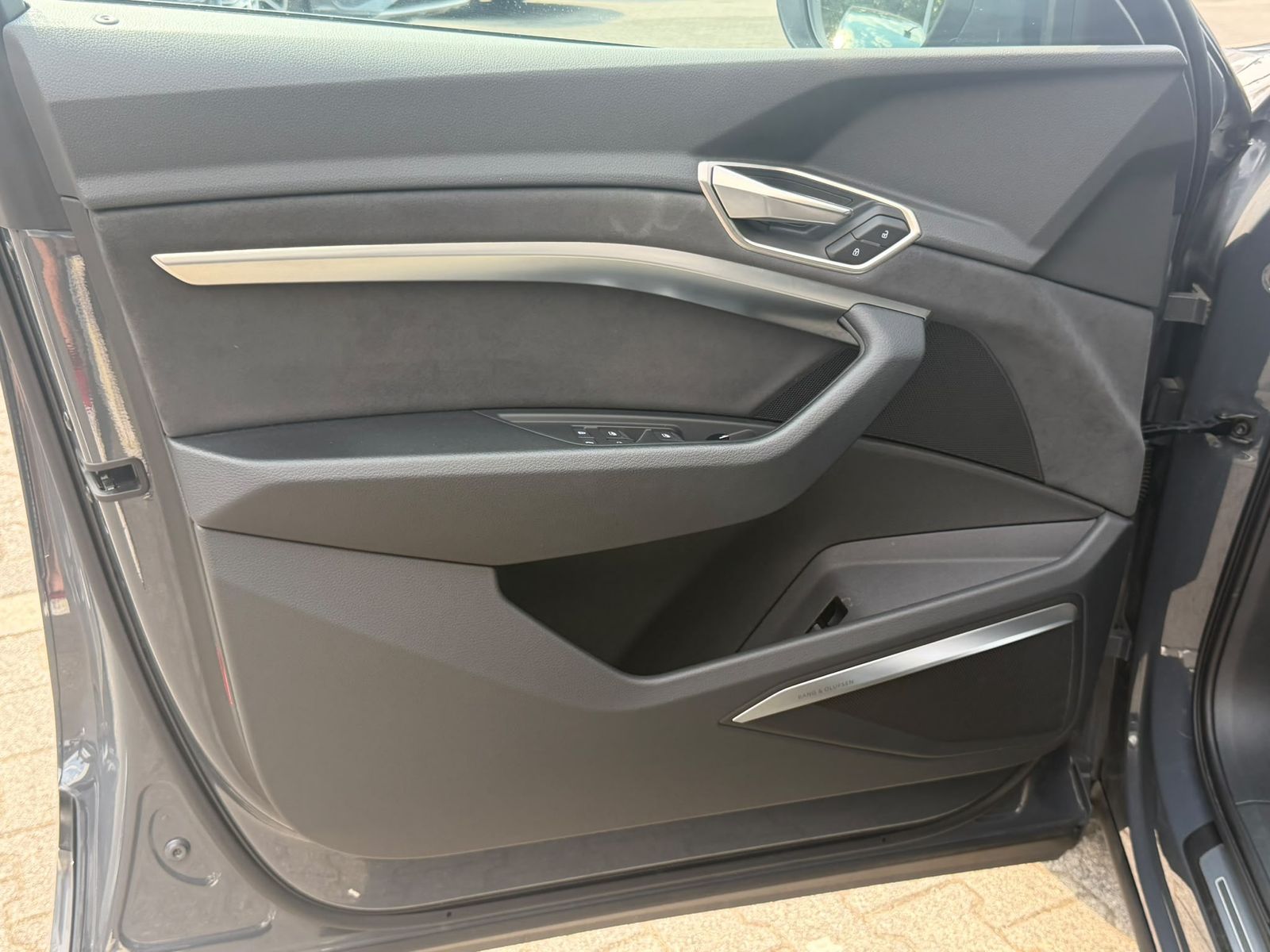 Fahrzeugabbildung Audi Q8 e-tron 55 QUAT 2X S LINE OPTIK BLACK+LUFT+AHK