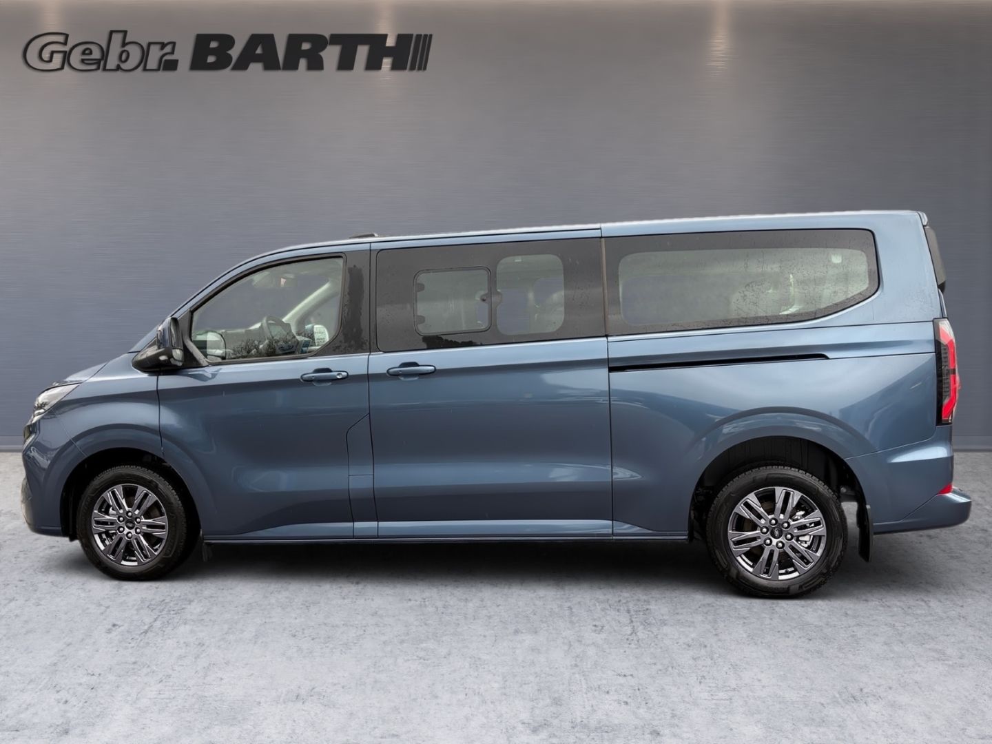 Fahrzeugabbildung Ford Tourneo Custom Bus (TTU) 320 L2 Titanium