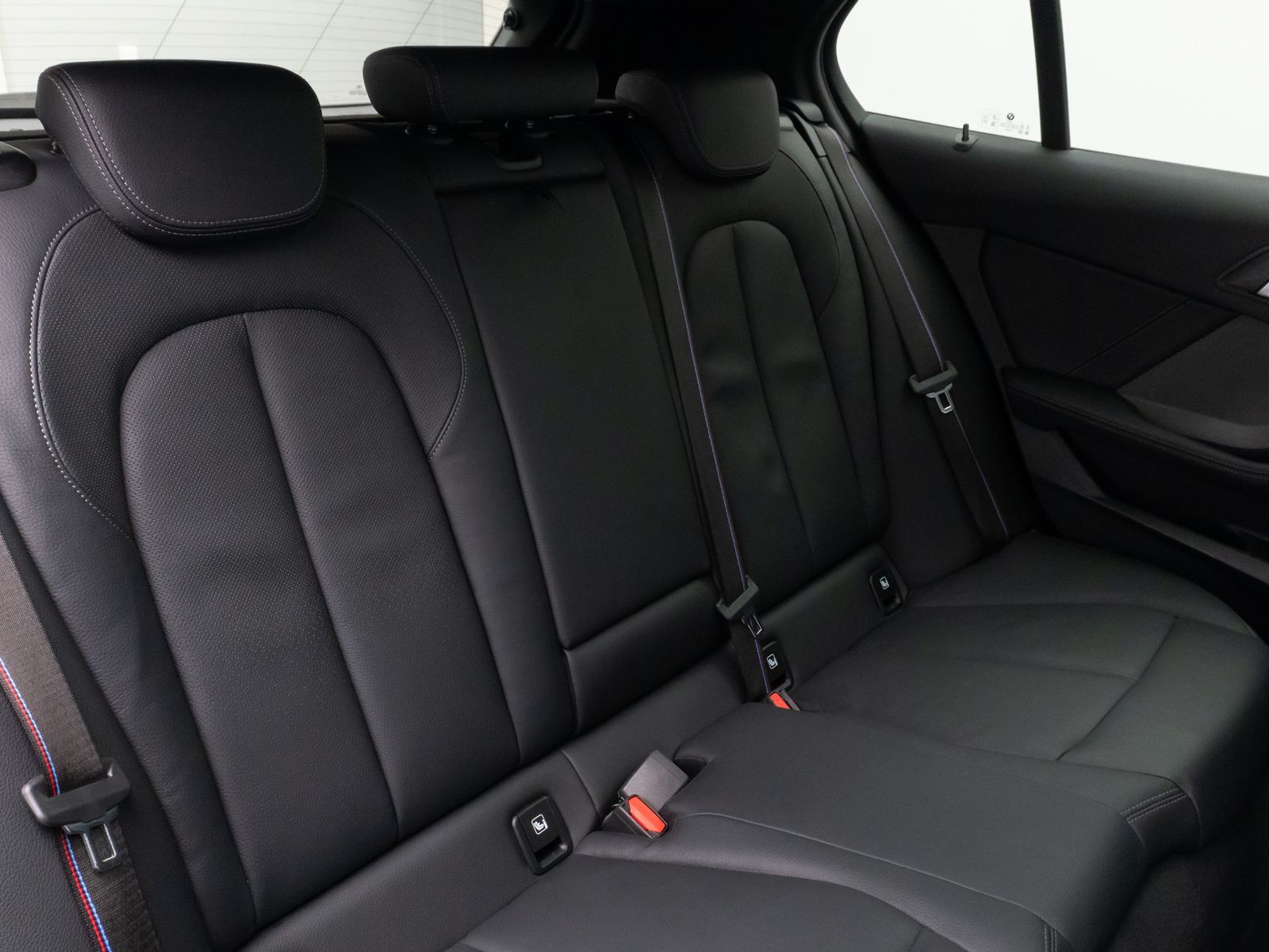 Fahrzeugabbildung BMW 120i M Sport Pro Panorama Kamera DAB H/K Komfort