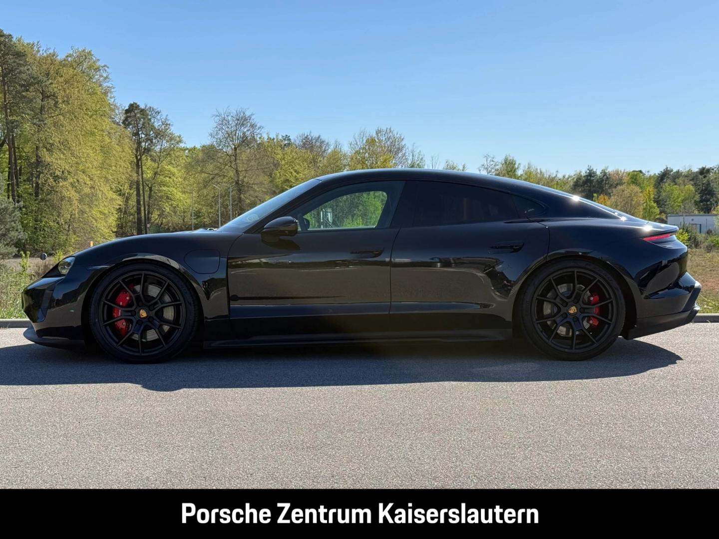 Porsche Taycan GTS HA-Lenkung InnoDrive Head-Up BOSE