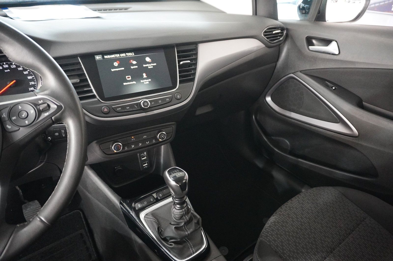 Fahrzeugabbildung Opel Crossland (X) 1.5D EDITION NAVI/LED/KAMERA/DAB+